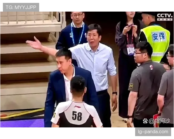 篮球裁判认定推人犯规的主要依据是什么